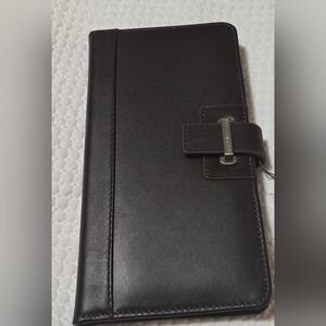 NWOT Cutter & Buck American Classic Genuine Leather Travel Wallet.